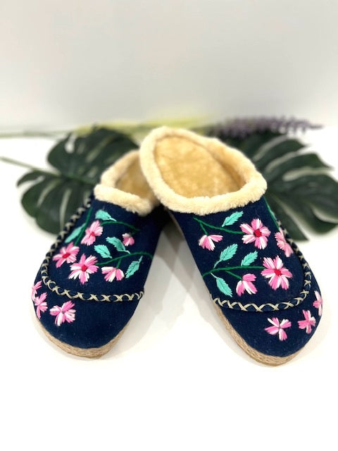 レディース /刺繍ボアサボサンダル/ファーサンダル/ふわふわ サンダル/コンフォートサンダル/花刺繍ボアサボサンダル  秋冬刺繍サンダル 全2色