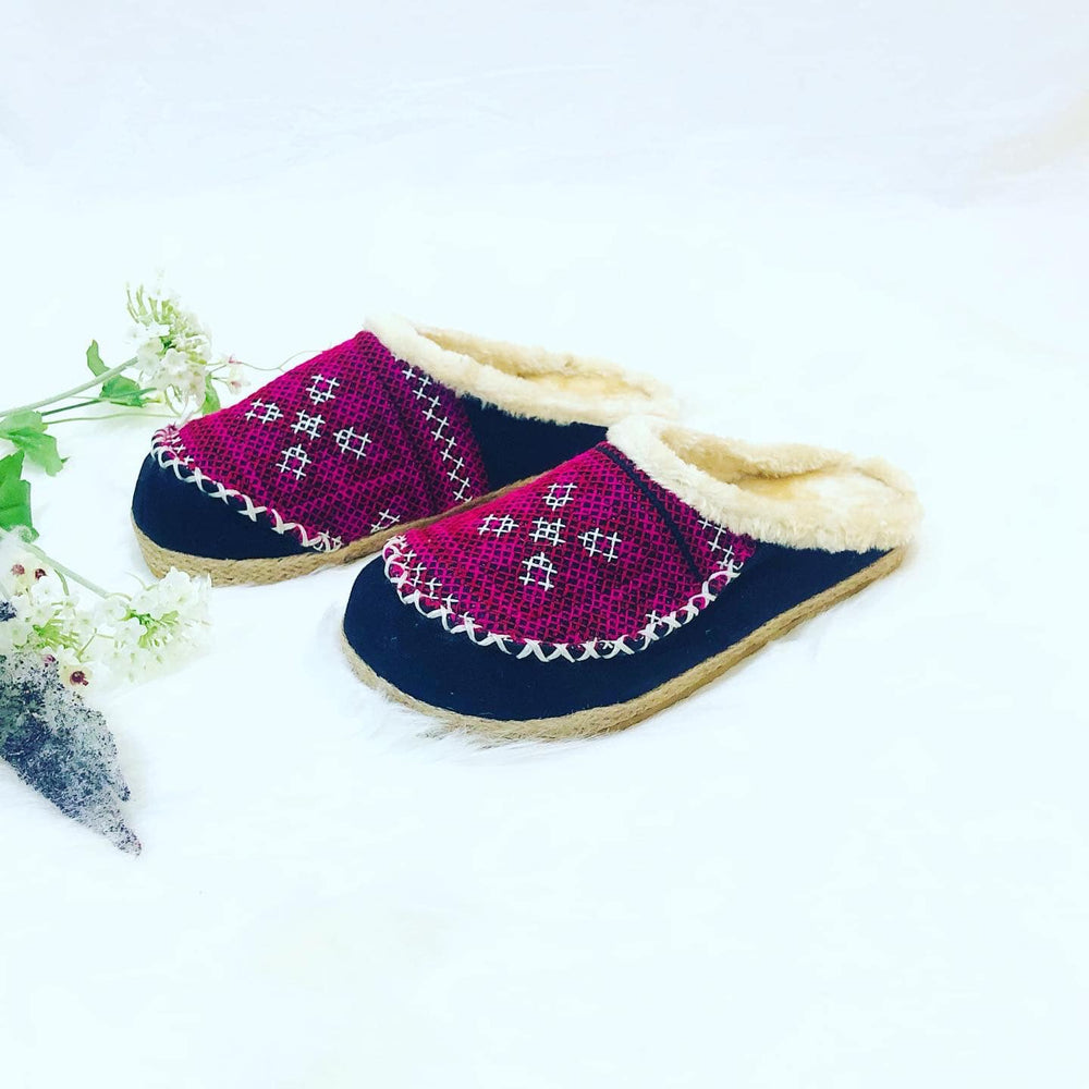 レディース /刺繍ボアサボサンダル/ファーサンダル/ふわふわ サンダル/コンフォートサンダル/花刺繍ボアサボサンダル 秋冬刺繍サンダル 全2色